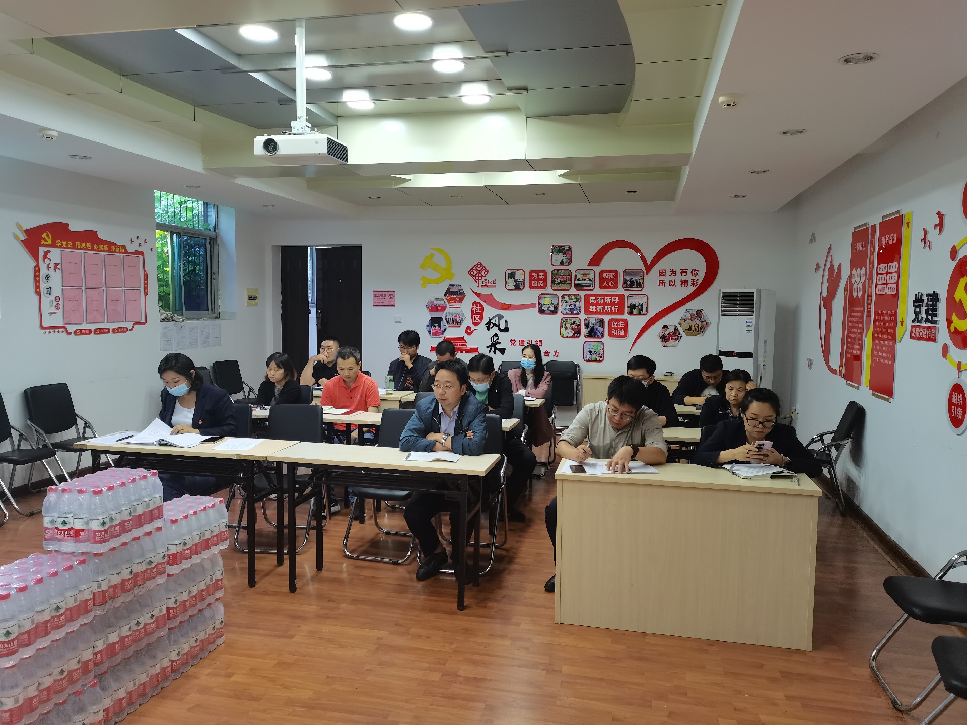 第四黨支部開展 “嚴守紀律規矩 加強作風建設”專題黨員大會